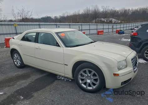 2008 Chrysler 300 Touring z USA, uszkodzony, nr VIN 2C3LA53G08H282393